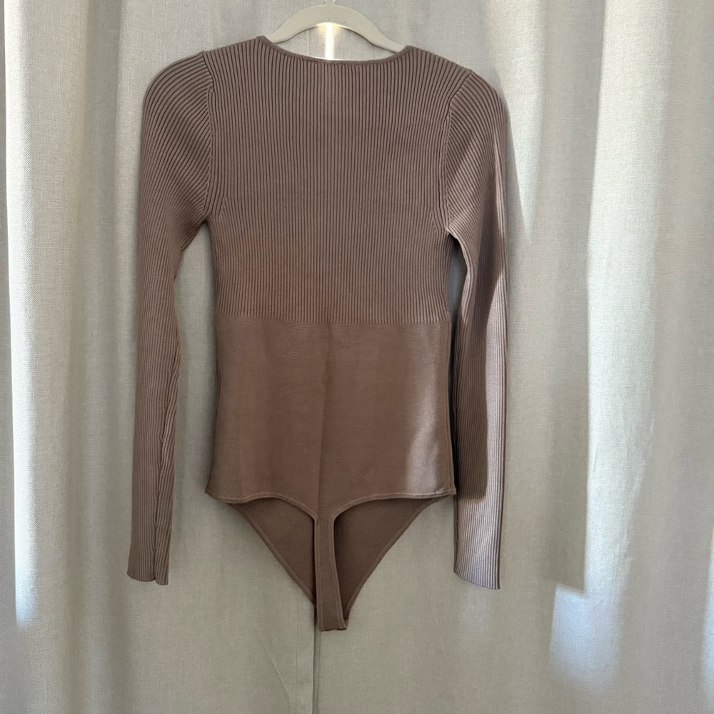Abercrombie & Fitch Ribbed Knit Long Sleeve Bodysuit (M) - Picture 4 of 5
